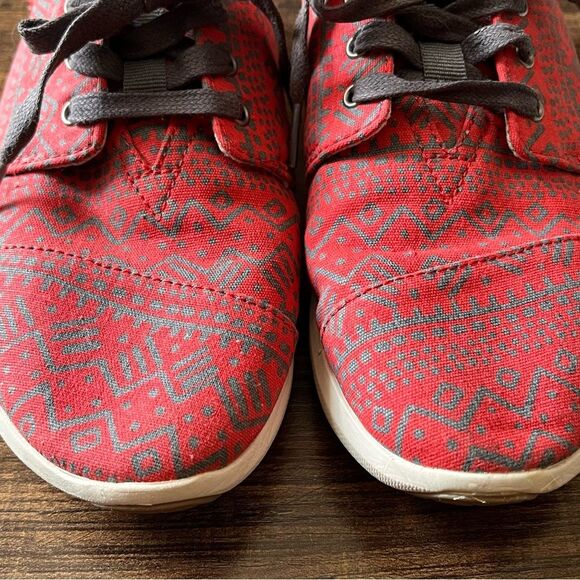 TOMS Del Rey Red and Gray Design Lace Up Sneakers Shoes Size 7.5 - Picture 3 of 10